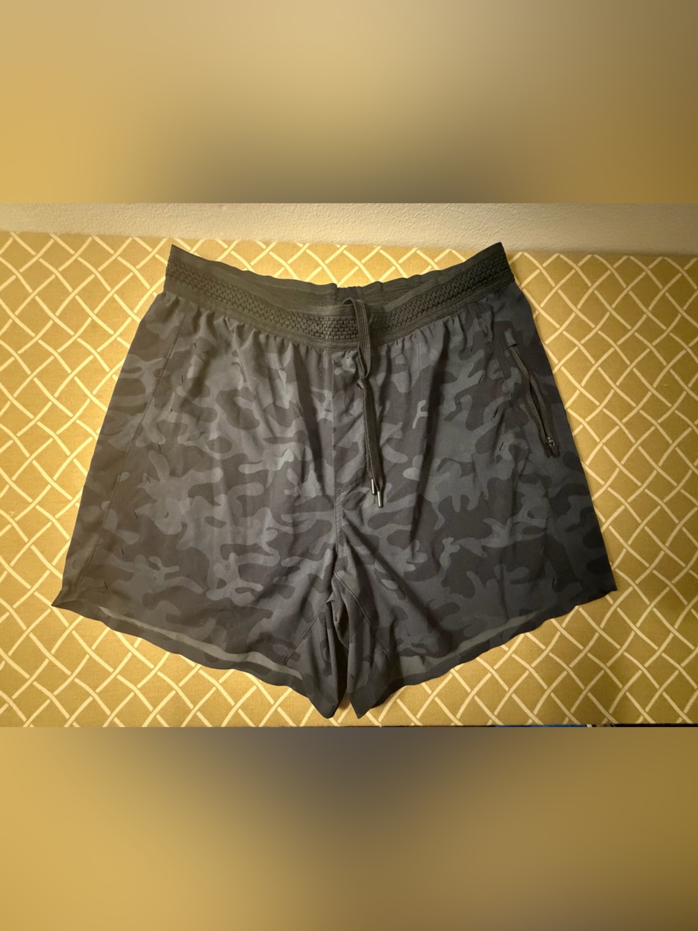 Ten Thousand Men’s Medium Interval Shorts Black Camo Training Running Zip Pocket